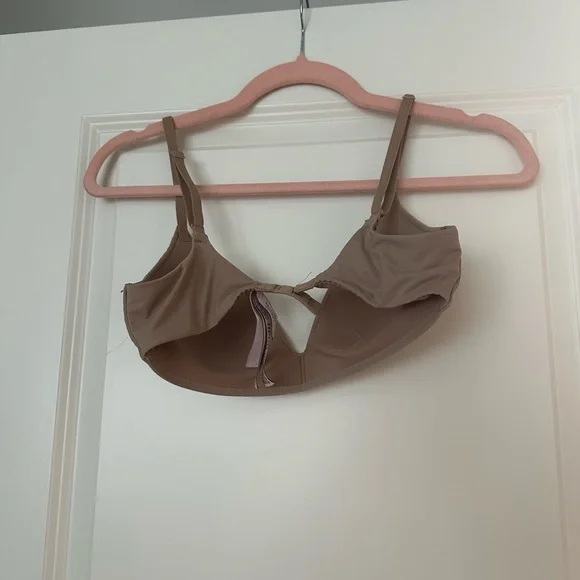 Victoria Secret 32 C nude wireless bra - Picture 2 of 2